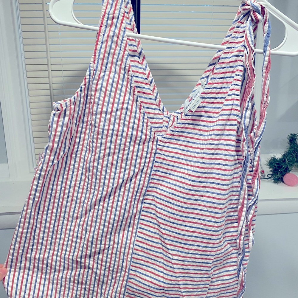 Vineyard vines top size small